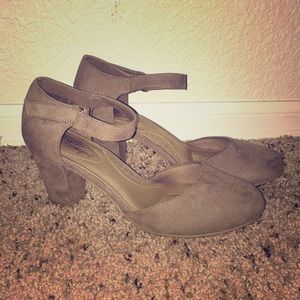 Women’s Small Heels 👠